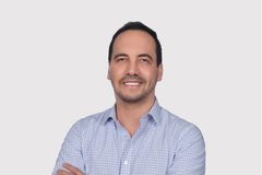 Nicolas Izquierdo, Broker