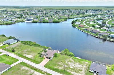 401 NW 24th Ter, Cape Coral, FL 33993 — 3 of 37