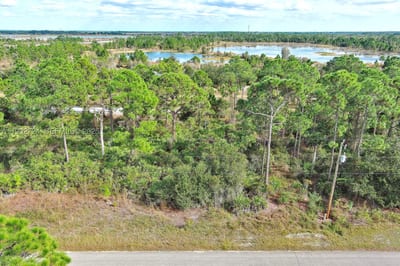1261 Naples Ave S, Fort Myers, FL 33913 — 2 of 33