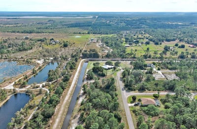 1261 Naples Ave S, Fort Myers, FL 33913 — 3 of 33