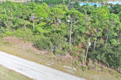 1261 Naples Ave S, Fort Myers, FL 33913 — 9 of 33