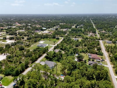 811 Edison Ave, Lehigh Acres, FL 33972 — 22 of 61