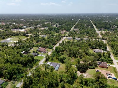 811 Edison Ave, Lehigh Acres, FL 33972 — 25 of 61