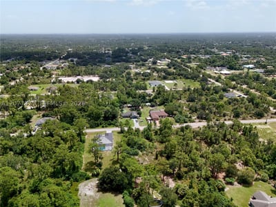 811 Edison Ave, Lehigh Acres, FL 33972 — 28 of 61