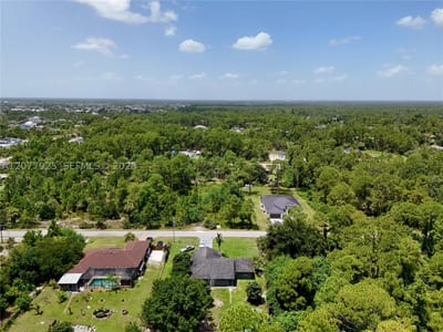 811 Edison Ave, Lehigh Acres, FL 33972 — 36 of 61