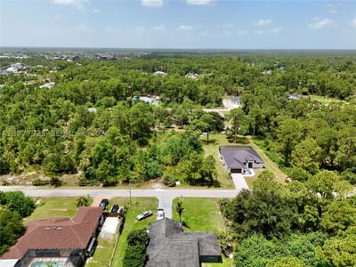 811 Edison Ave, Lehigh Acres, FL 33972 — 37 of 61