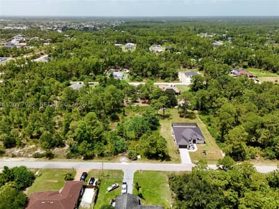 811 Edison Ave, Lehigh Acres, FL 33972 — 38 of 61