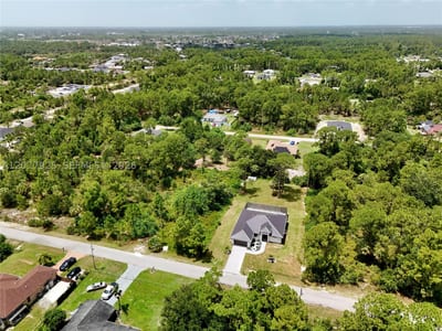 811 Edison Ave, Lehigh Acres, FL 33972 — 39 of 61