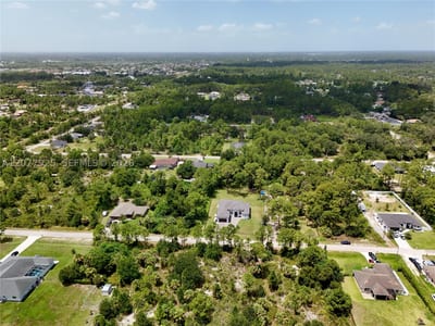 811 Edison Ave, Lehigh Acres, FL 33972 — 4 of 61