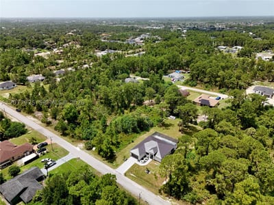 811 Edison Ave, Lehigh Acres, FL 33972 — 40 of 61