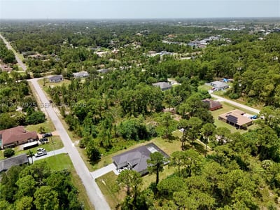 811 Edison Ave, Lehigh Acres, FL 33972 — 41 of 61