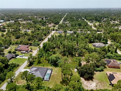 811 Edison Ave, Lehigh Acres, FL 33972 — 43 of 61