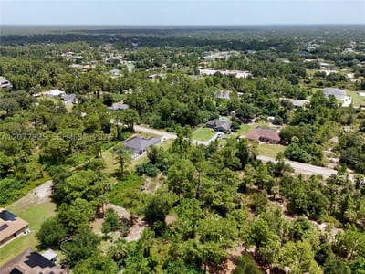 811 Edison Ave, Lehigh Acres, FL 33972 — 45 of 61