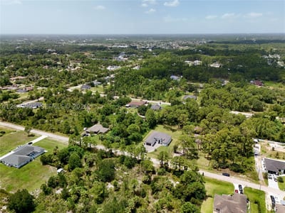 811 Edison Ave, Lehigh Acres, FL 33972 — 5 of 61
