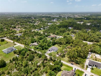 811 Edison Ave, Lehigh Acres, FL 33972 — 6 of 61