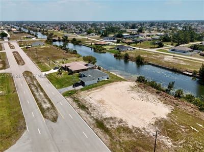 900 Vogiantzis Pkwy, Cape Coral, FL 33909 — 12 of 43