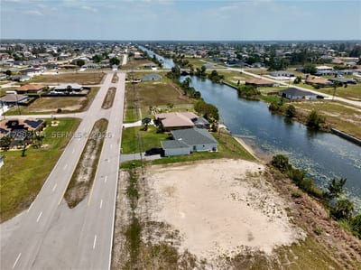 900 Vogiantzis Pkwy, Cape Coral, FL 33909 — 17 of 43