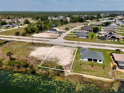 900 Vogiantzis Pkwy, Cape Coral, FL 33909 — 2 of 43
