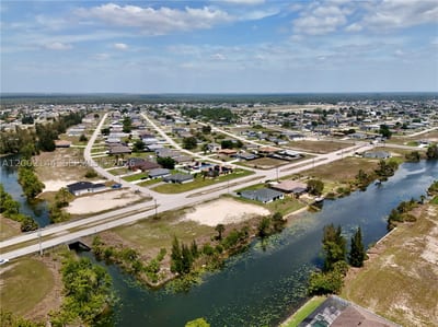 900 Vogiantzis Pkwy, Cape Coral, FL 33909 — 23 of 43