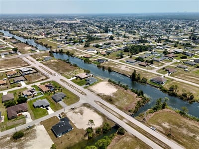 900 Vogiantzis Pkwy, Cape Coral, FL 33909 — 25 of 43