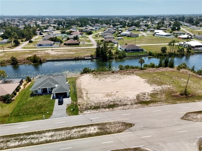 900 Vogiantzis Pkwy, Cape Coral, FL 33909 — 28 of 43