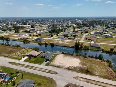 900 Vogiantzis Pkwy, Cape Coral, FL 33909 — 3 of 43