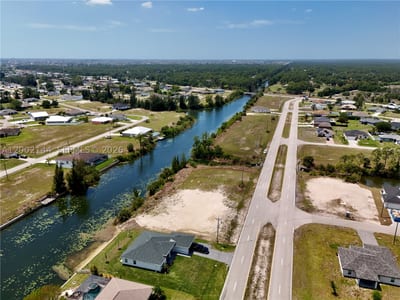 900 Vogiantzis Pkwy, Cape Coral, FL 33909 — 37 of 43