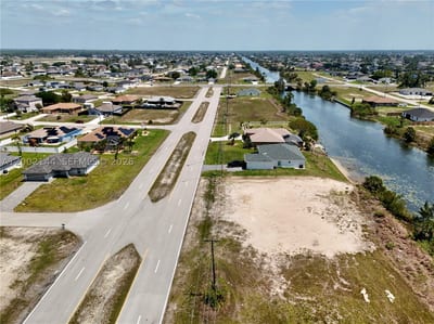 900 Vogiantzis Pkwy, Cape Coral, FL 33909 — 7 of 43