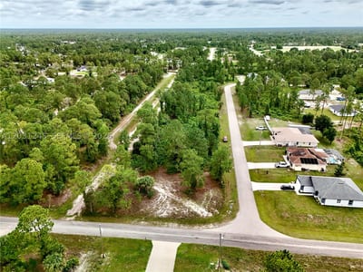 721 Pinecastle Dr, Lehigh Acres, FL 33974 — 33 of 34