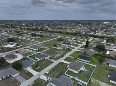 530 NW 23rd Ter, Cape Coral, FL 33993 — 21 of 34