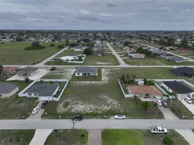 530 NW 23rd Ter, Cape Coral, FL 33993 — 24 of 34