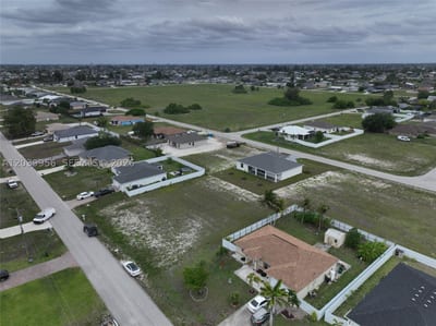 530 NW 23rd Ter, Cape Coral, FL 33993 — 25 of 34