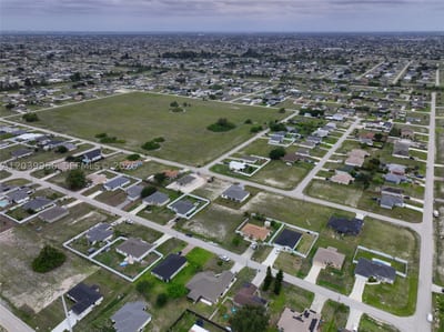 530 NW 23rd Ter, Cape Coral, FL 33993 — 3 of 34