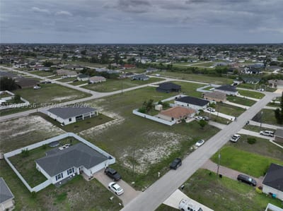 530 NW 23rd Ter, Cape Coral, FL 33993 — 31 of 34