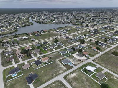 530 NW 23rd Ter, Cape Coral, FL 33993 — 7 of 34