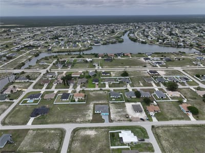 530 NW 23rd Ter, Cape Coral, FL 33993 — 8 of 34