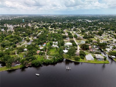 304 Royal Palm Park Rd, Fort Myers, FL 33905 — 5 of 21